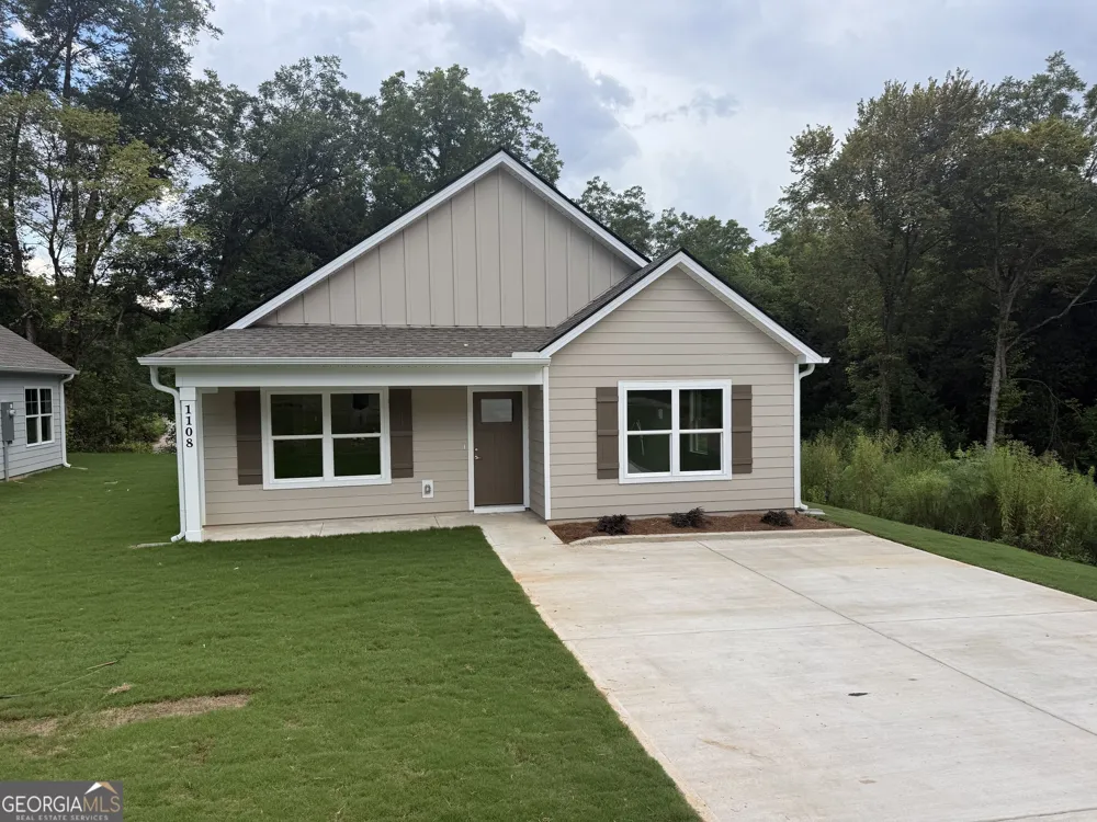 1108 7th ST West Point, GA 31833