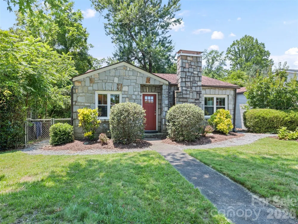1909 Arlington Place Hendersonville, NC 28791