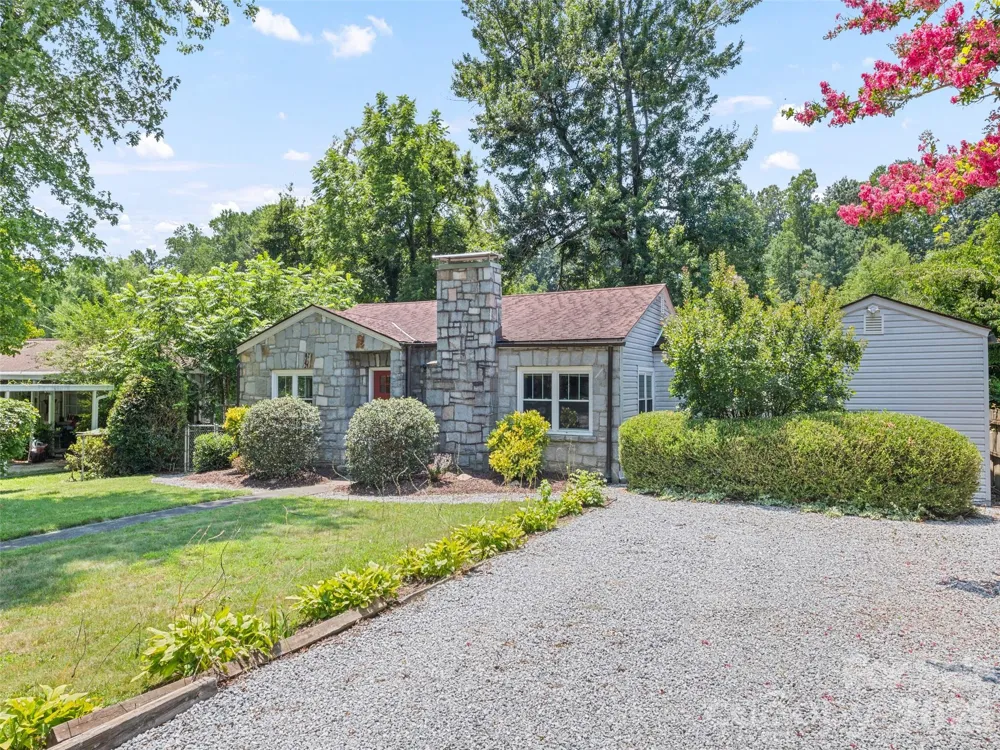 1909 Arlington Place Hendersonville, NC 28791