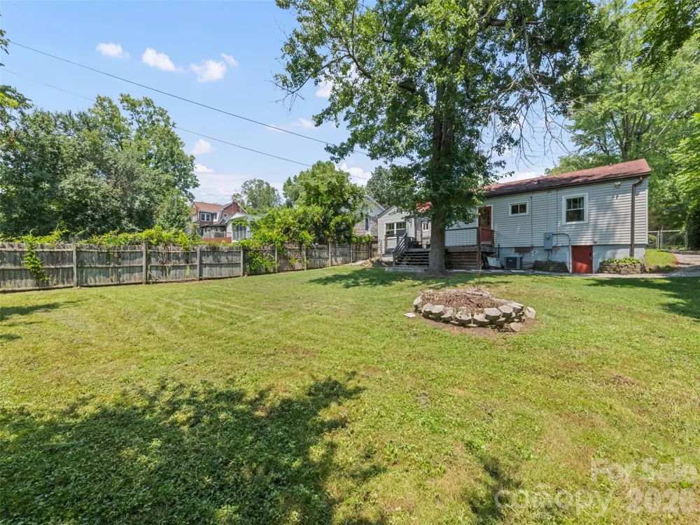 1909 Arlington Place Hendersonville, NC 28791
