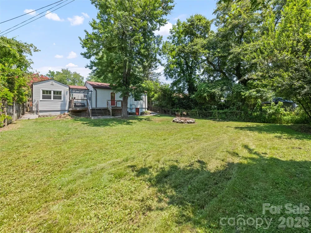 1909 Arlington Place Hendersonville, NC 28791