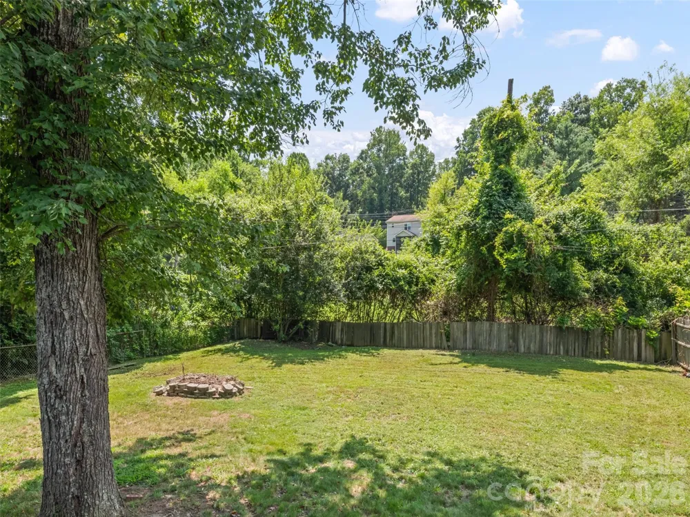 1909 Arlington Place Hendersonville, NC 28791