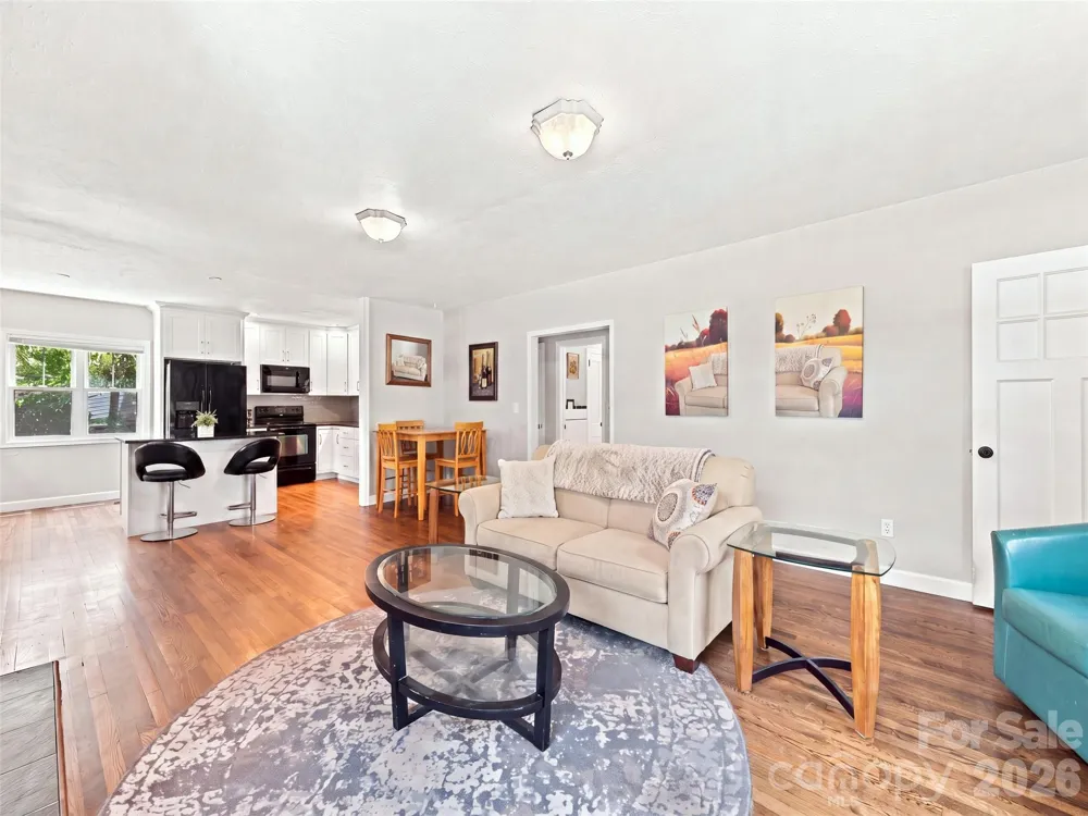 1909 Arlington Place Hendersonville, NC 28791