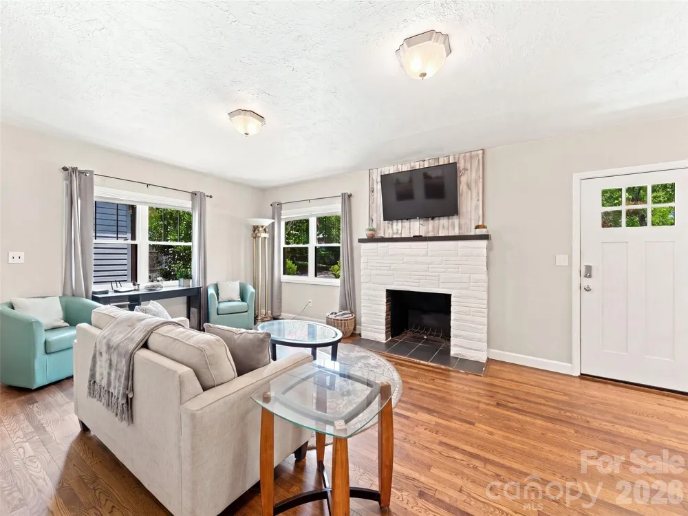 1909 Arlington Place Hendersonville, NC 28791