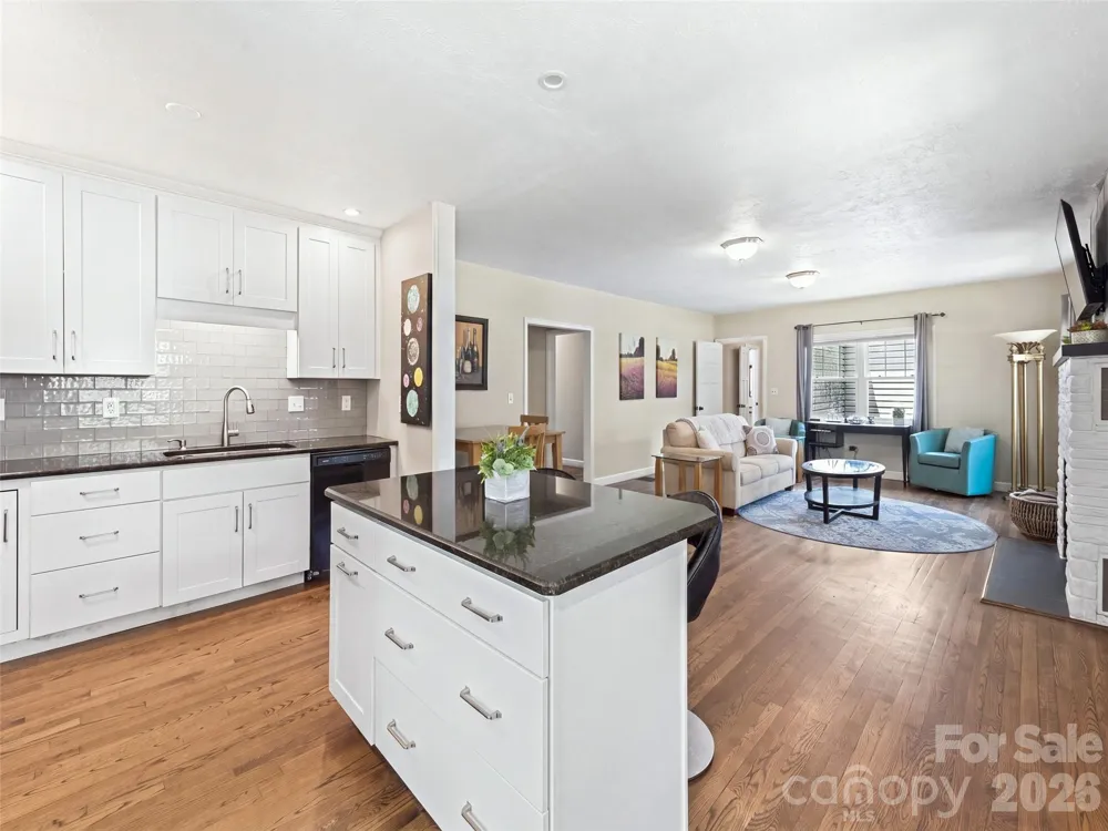 1909 Arlington Place Hendersonville, NC 28791