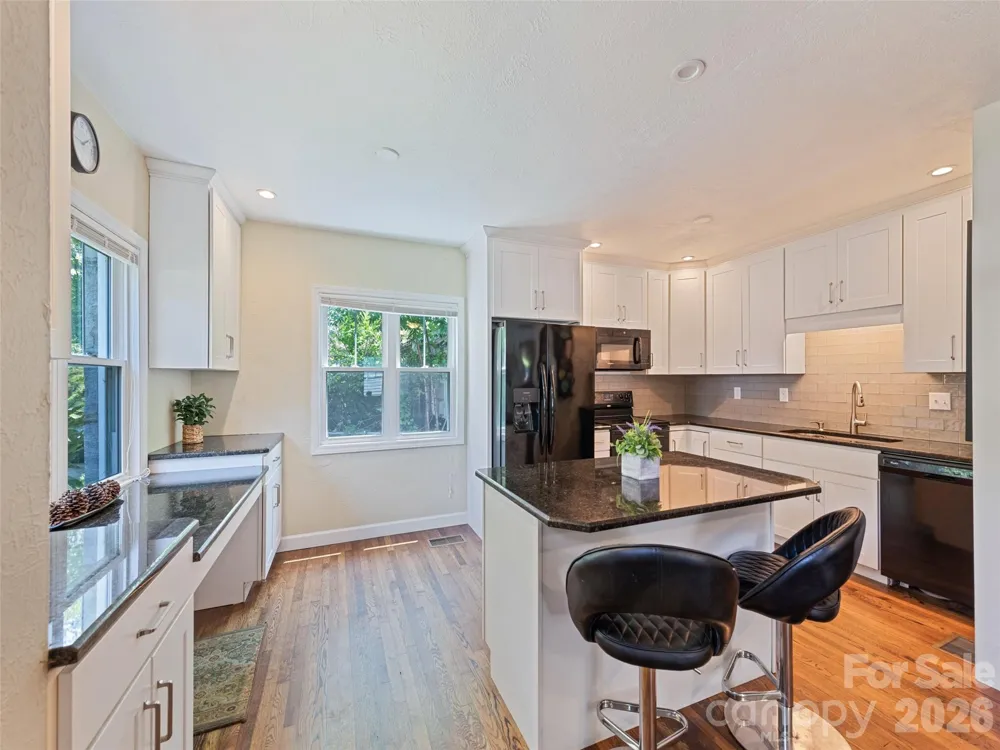1909 Arlington Place Hendersonville, NC 28791