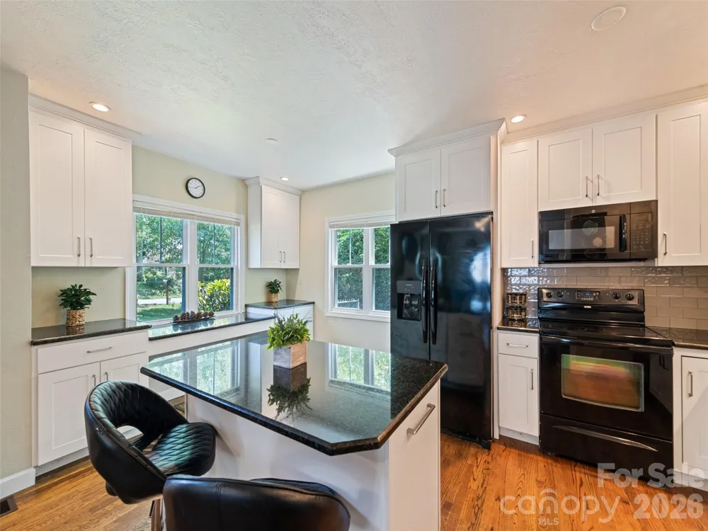 1909 Arlington Place Hendersonville, NC 28791