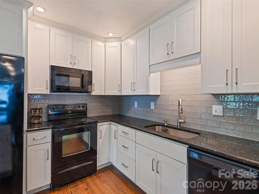 1909 Arlington Place Hendersonville, NC 28791