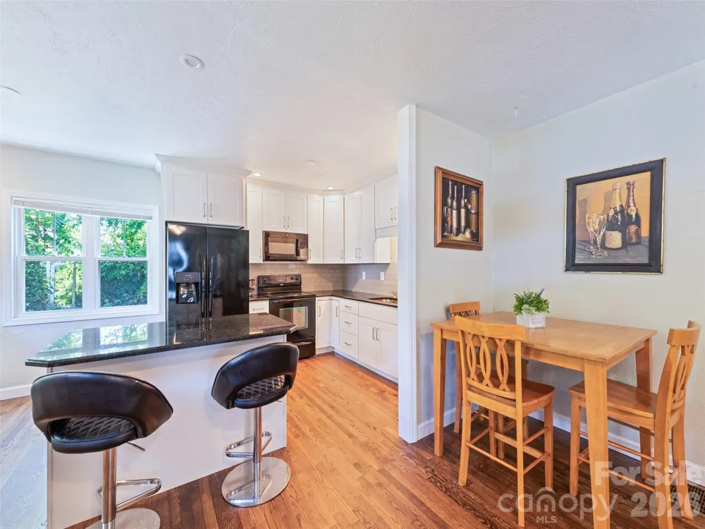 1909 Arlington Place Hendersonville, NC 28791