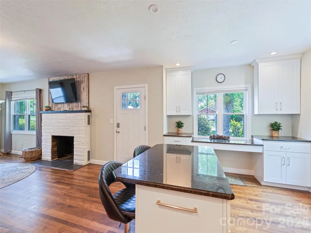 1909 Arlington Place Hendersonville, NC 28791
