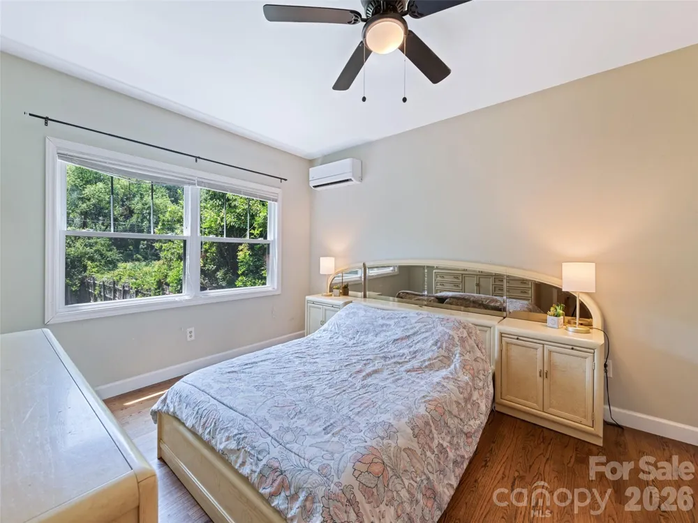 1909 Arlington Place Hendersonville, NC 28791