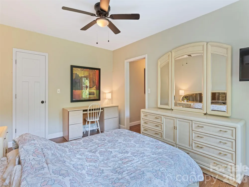 1909 Arlington Place Hendersonville, NC 28791