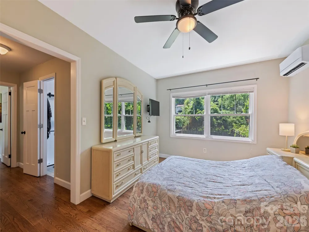 1909 Arlington Place Hendersonville, NC 28791