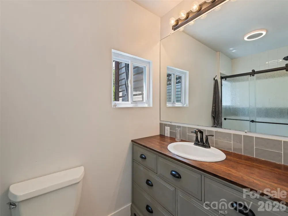 1909 Arlington Place Hendersonville, NC 28791