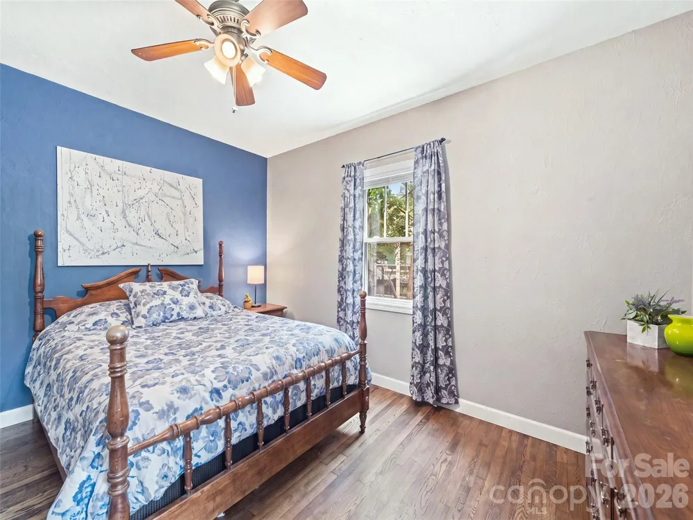 1909 Arlington Place Hendersonville, NC 28791
