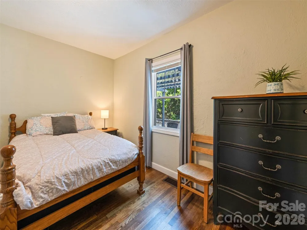 1909 Arlington Place Hendersonville, NC 28791
