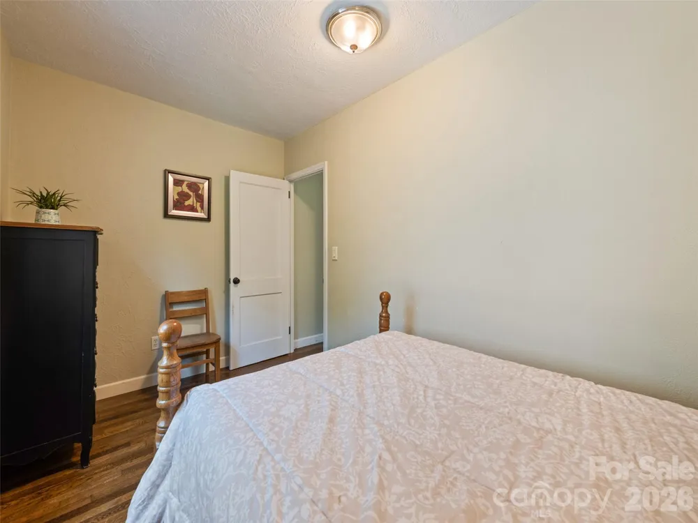 1909 Arlington Place Hendersonville, NC 28791