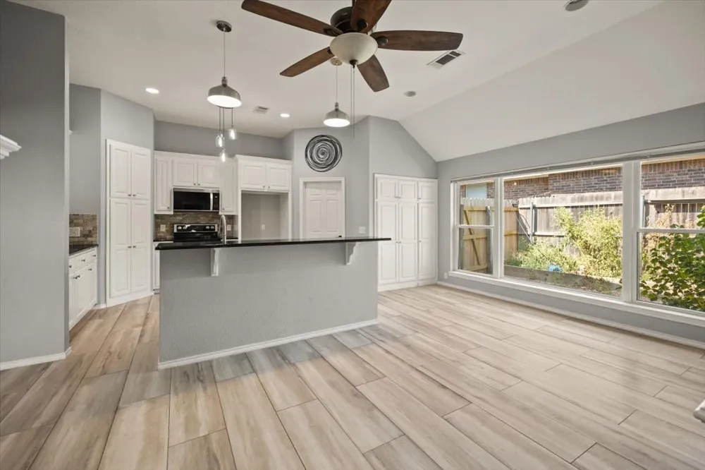 10200 Fieldcrest Drive Benbrook, TX 76126