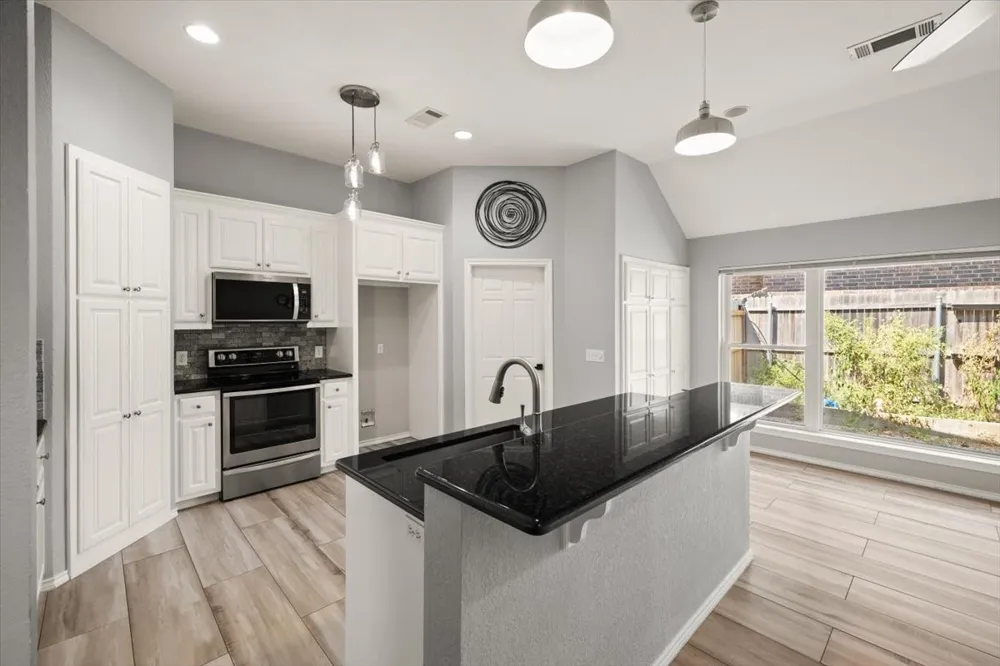 10200 Fieldcrest Drive Benbrook, TX 76126