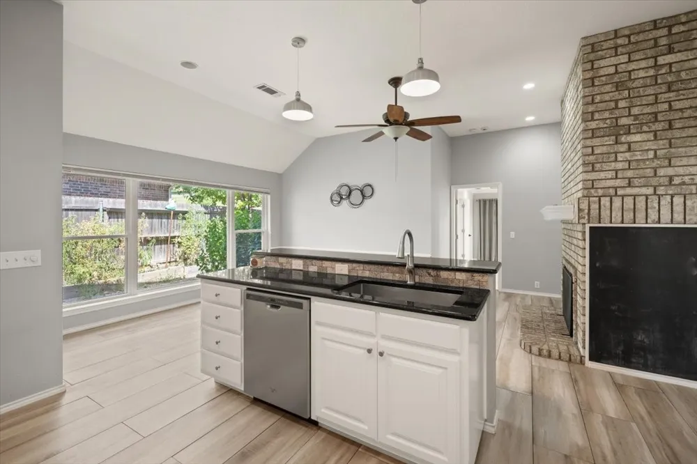 10200 Fieldcrest Drive Benbrook, TX 76126
