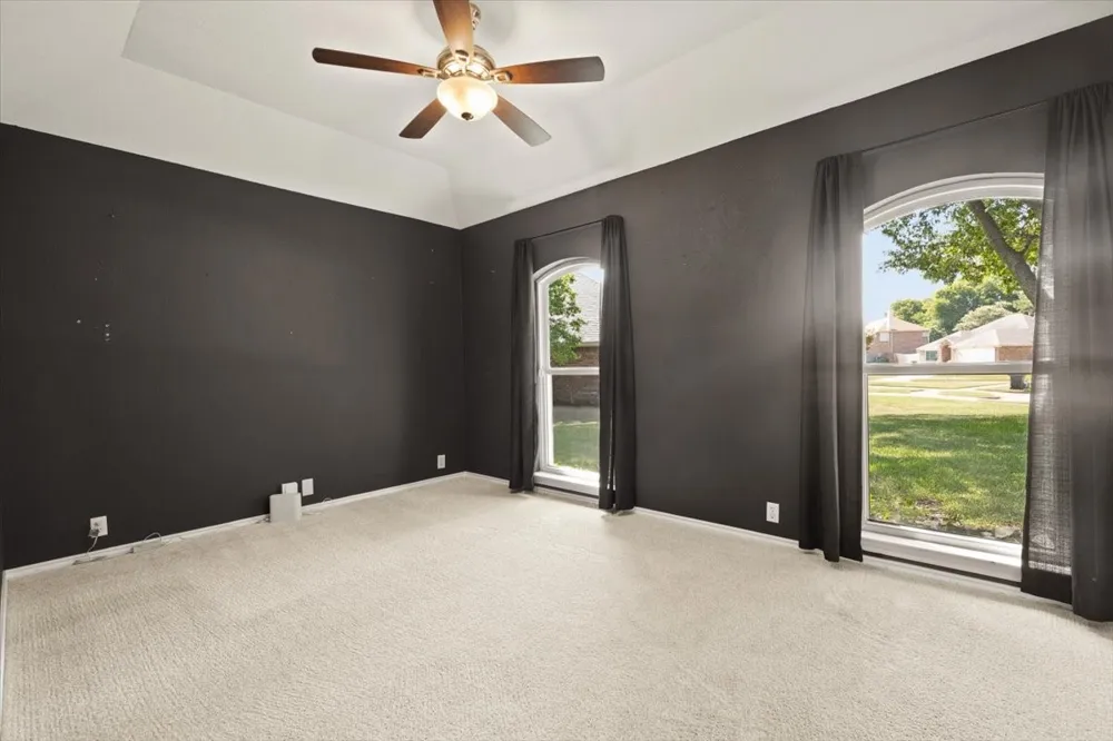 10200 Fieldcrest Drive Benbrook, TX 76126