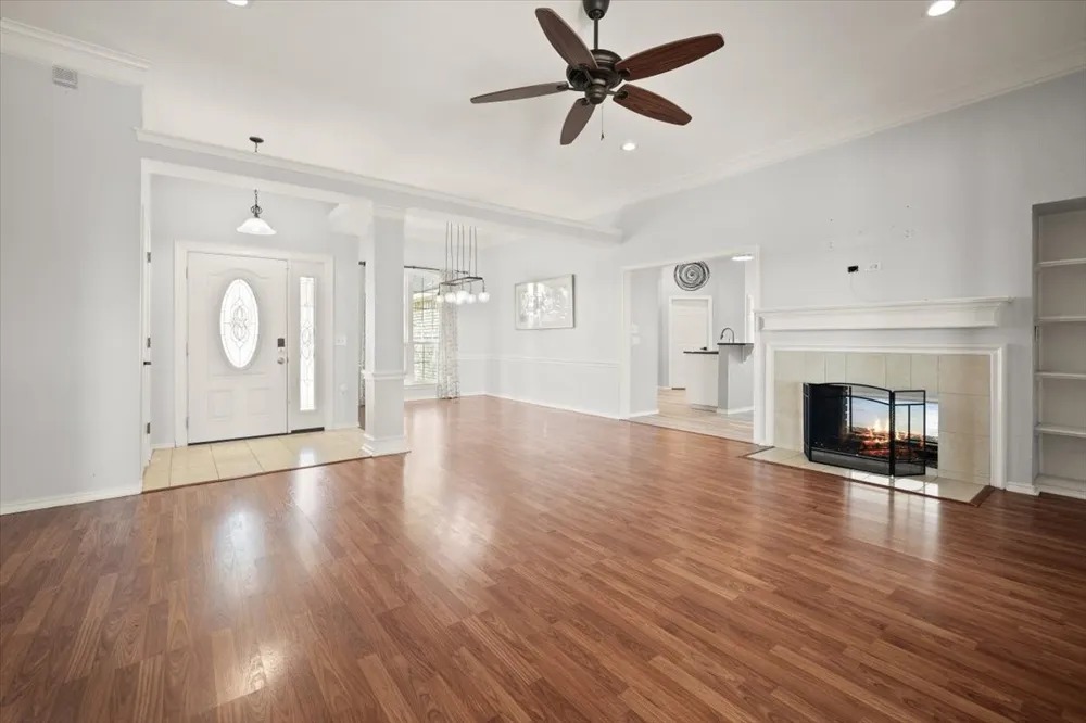 10200 Fieldcrest Drive Benbrook, TX 76126