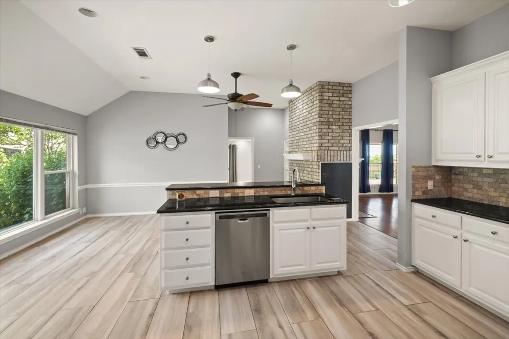 10200 Fieldcrest Drive Benbrook, TX 76126