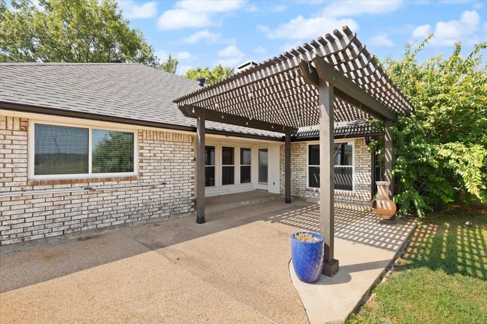 10200 Fieldcrest Drive Benbrook, TX 76126