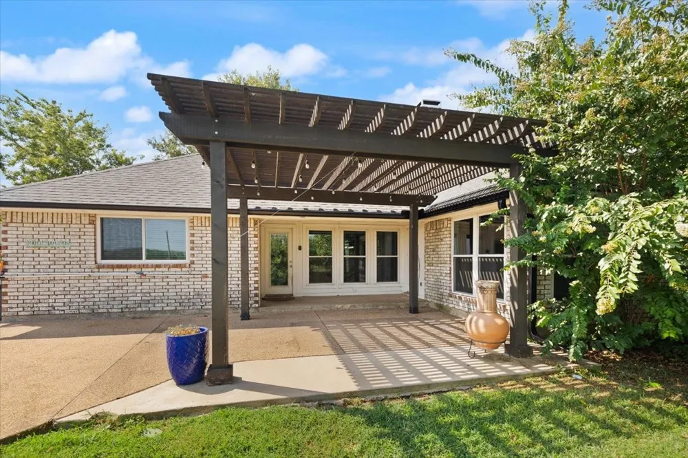 10200 Fieldcrest Drive Benbrook, TX 76126