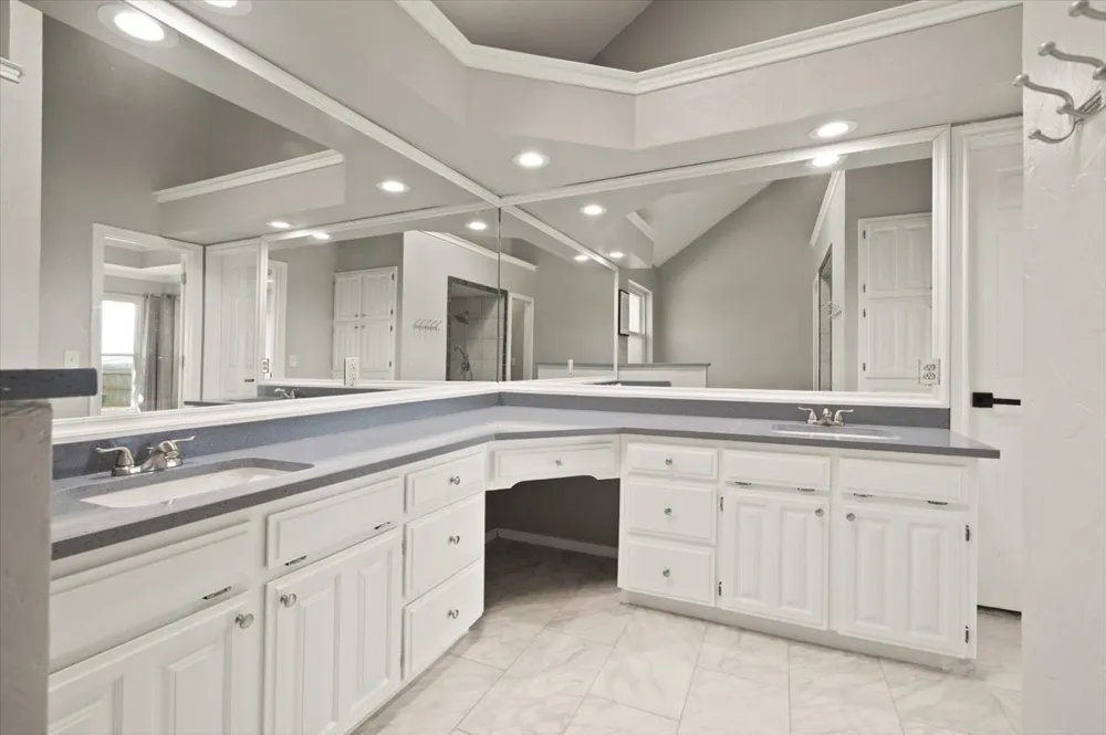 10200 Fieldcrest Drive Benbrook, TX 76126