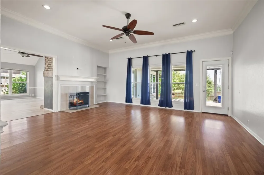 10200 Fieldcrest Drive Benbrook, TX 76126