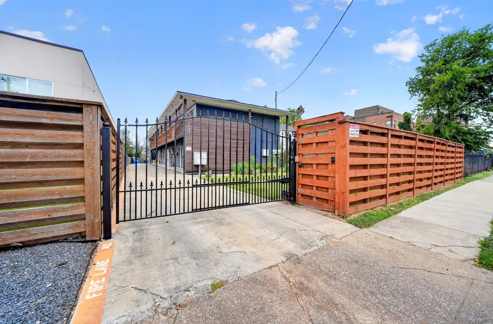 1417 Bennett Avenue #G Dallas, TX 75206