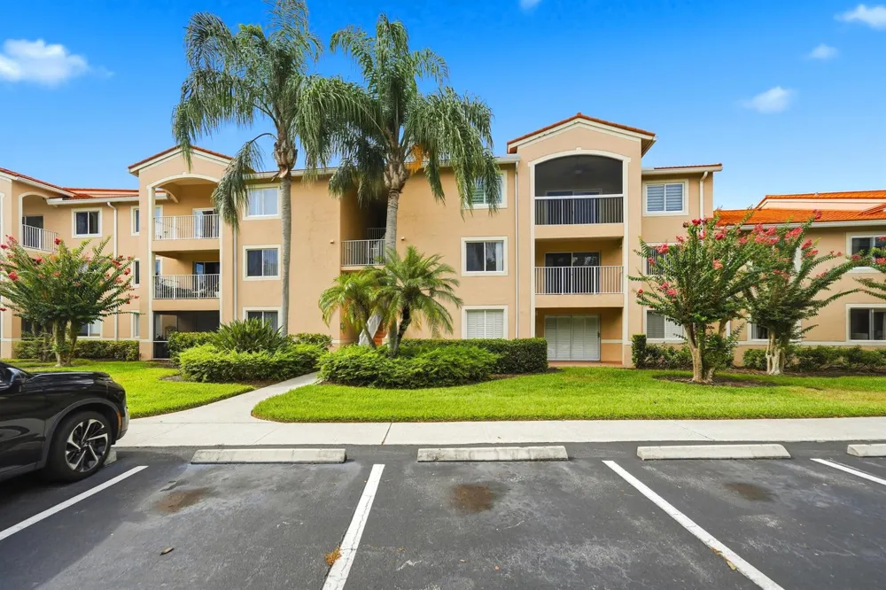 1640 42ND CIRCLE #209 Vero Beach, FL 32967