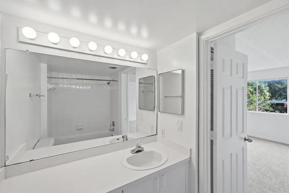 1640 42ND CIRCLE #209 Vero Beach, FL 32967