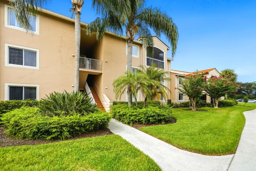 1640 42ND CIRCLE #209 Vero Beach, FL 32967