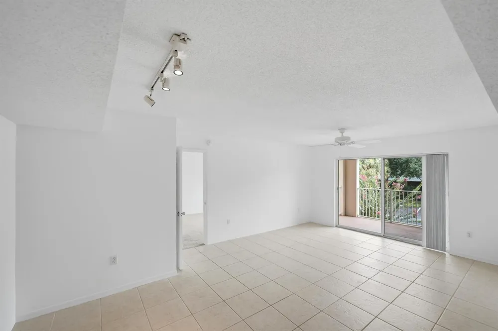1640 42ND CIRCLE #209 Vero Beach, FL 32967