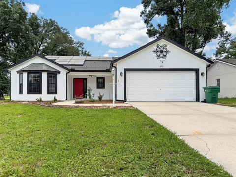 370 CARRIAGE LANE