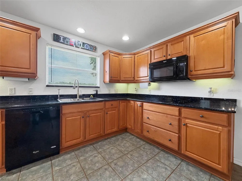 370 CARRIAGE LANE Lady Lake, FL 32159