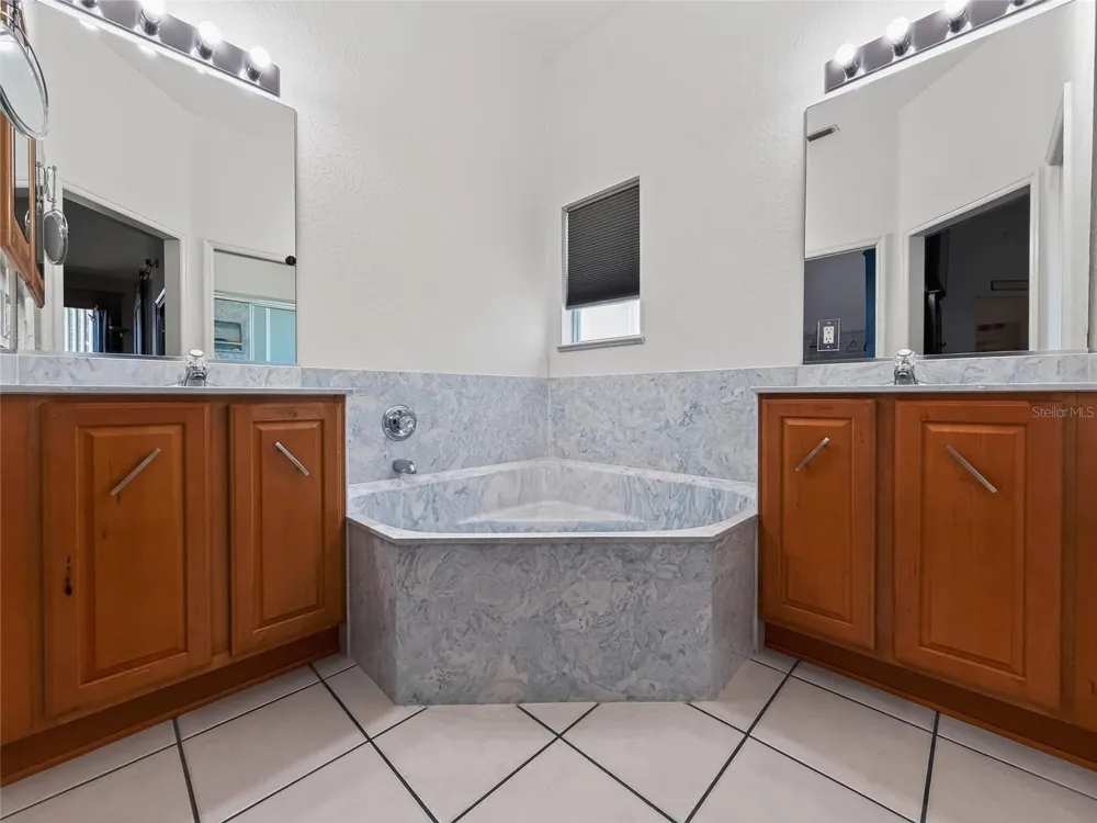 370 CARRIAGE LANE Lady Lake, FL 32159