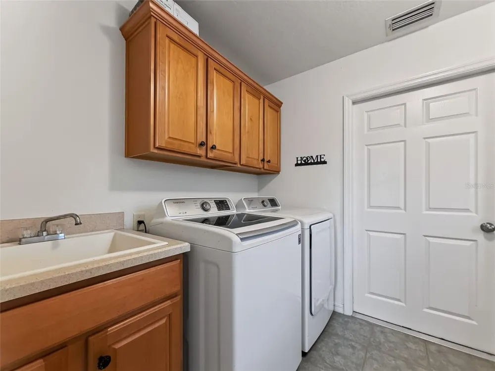 370 CARRIAGE LANE Lady Lake, FL 32159