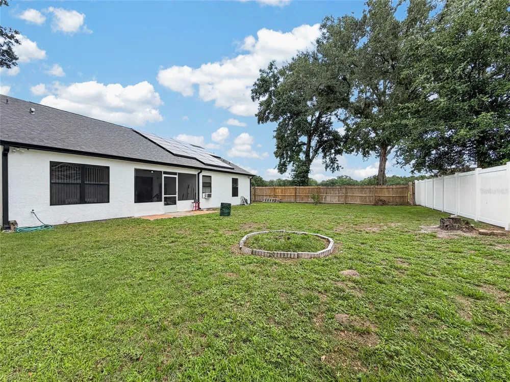 370 CARRIAGE LANE Lady Lake, FL 32159