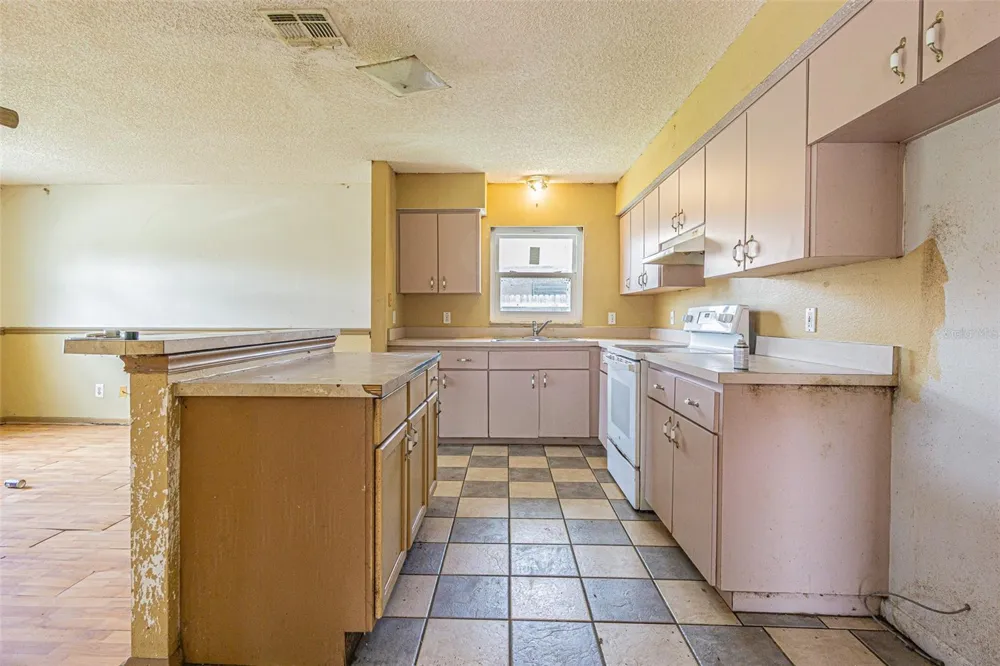 5512 20TH STREET Zephyrhills, FL 33542