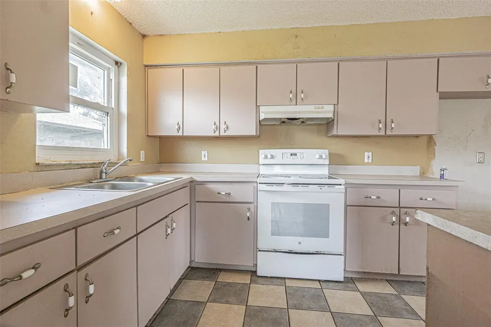 5512 20TH STREET Zephyrhills, FL 33542