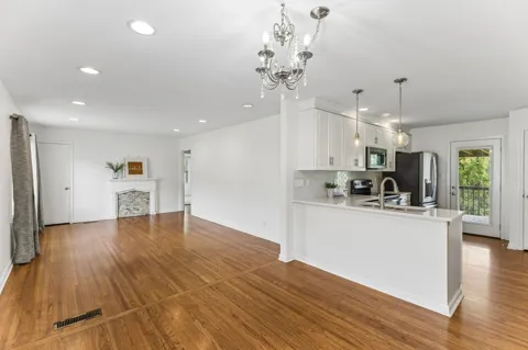 103 Oak Dr