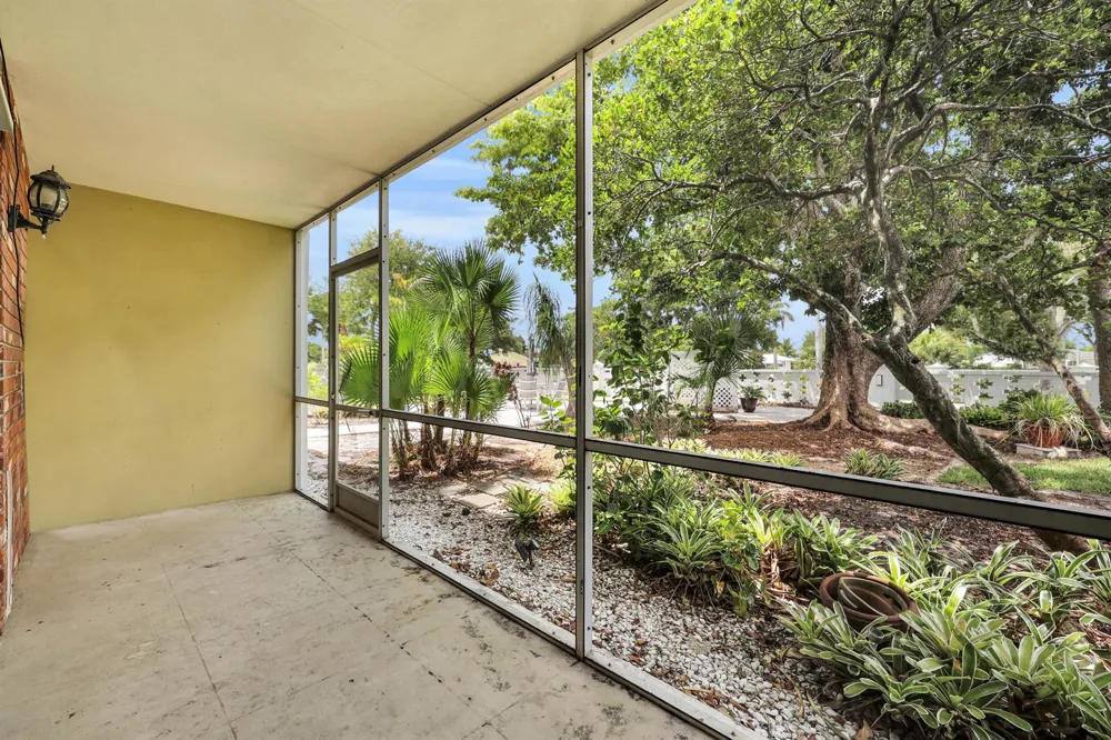 91 Willow Road #104 Tequesta, FL 33469