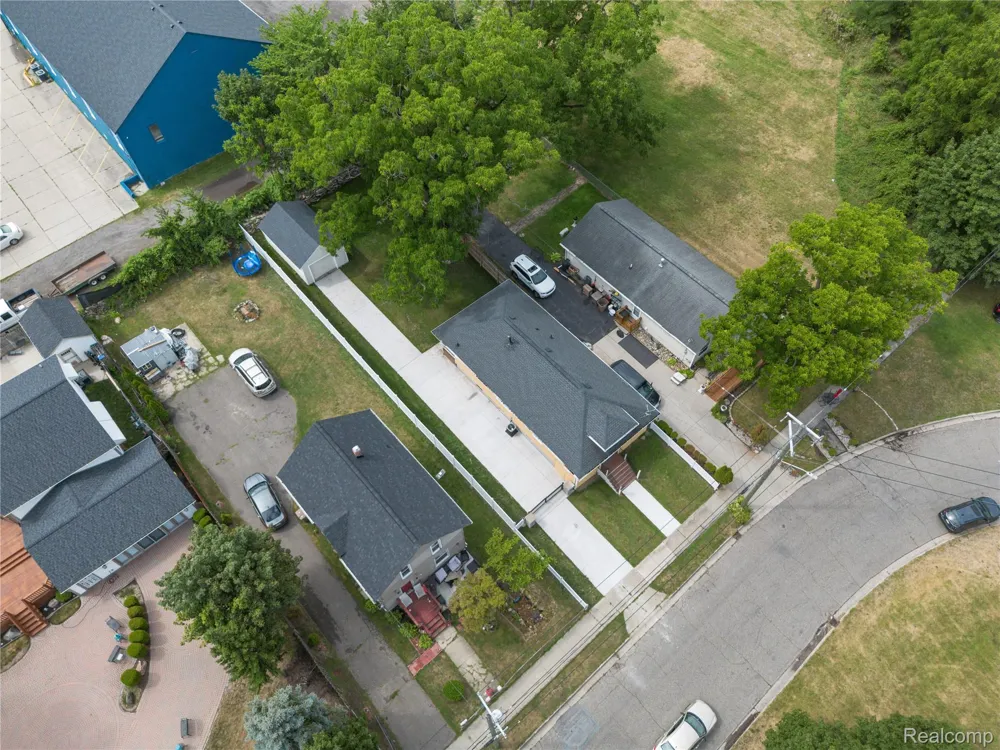 138 Mechanic Street Pontiac City, MI 48342
