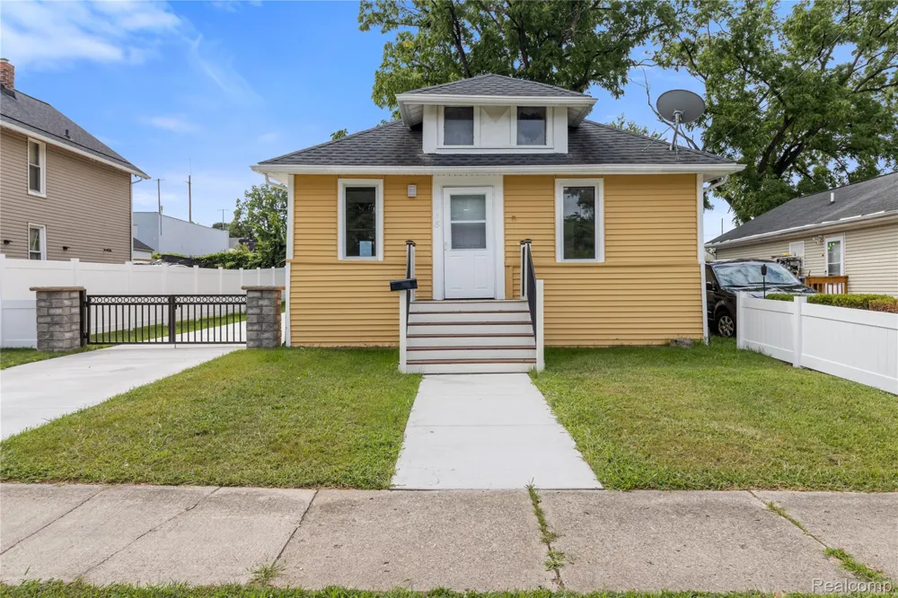 138 Mechanic Street Pontiac City, MI 48342