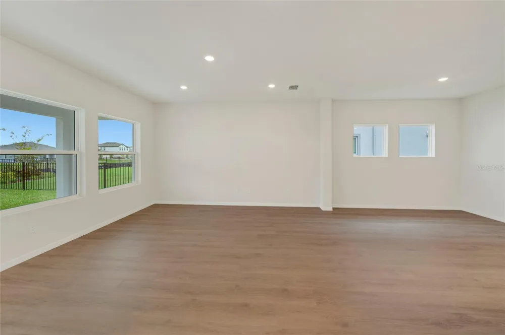 5024 CHAPEL ROW AVENUE Apollo Beach, FL 33572