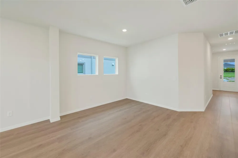 5024 CHAPEL ROW AVENUE Apollo Beach, FL 33572