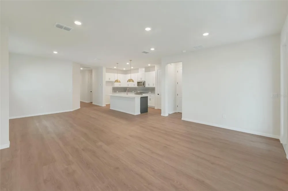 5024 CHAPEL ROW AVENUE Apollo Beach, FL 33572